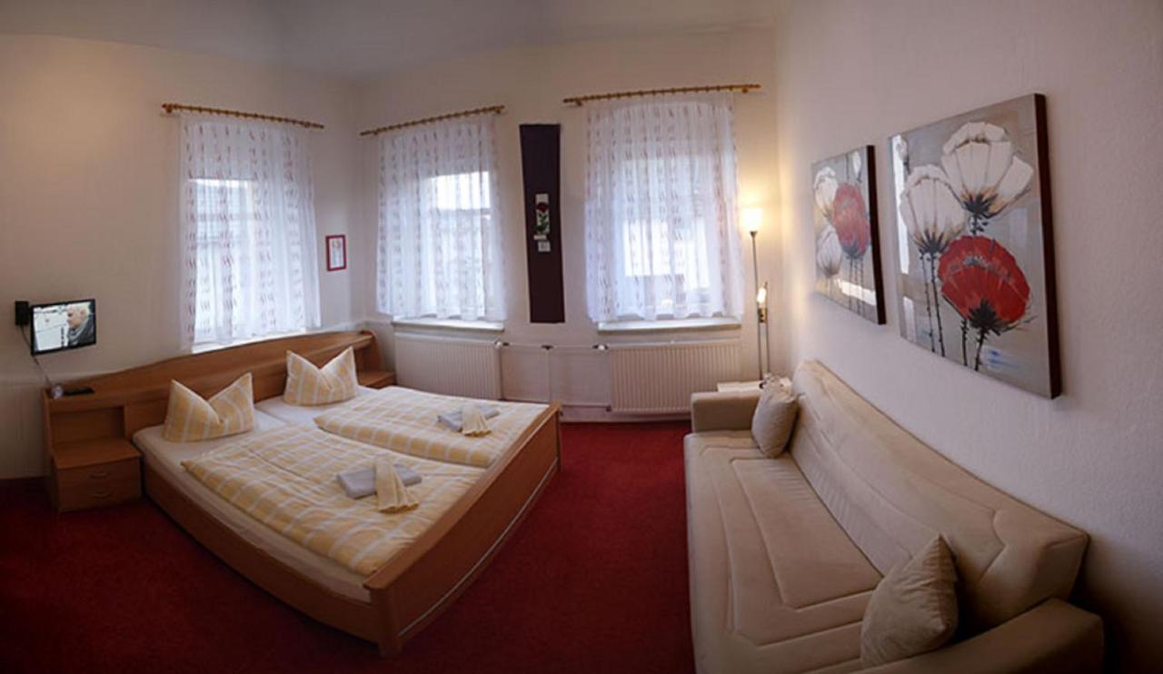 Pension & Gasthof Erbgericht Hoehenlage 850M Marienberg Exteriér fotografie