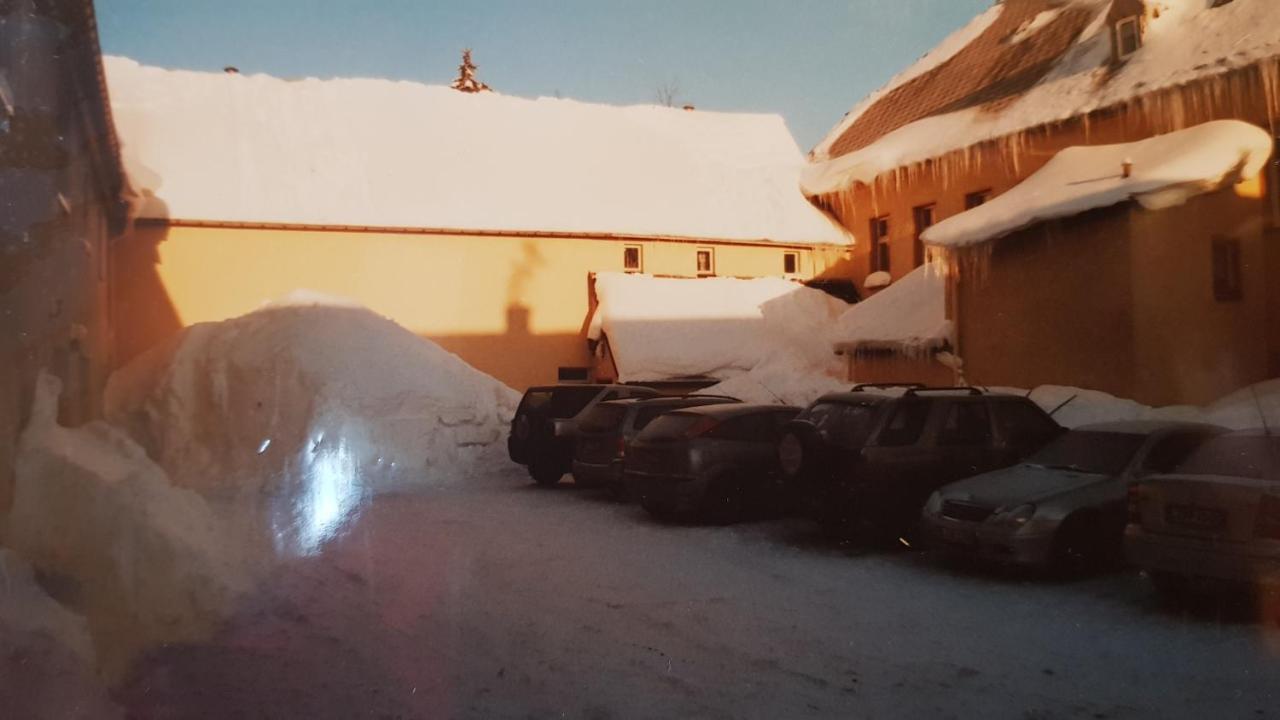 Pension & Gasthof Erbgericht Hoehenlage 850M Marienberg Exteriér fotografie